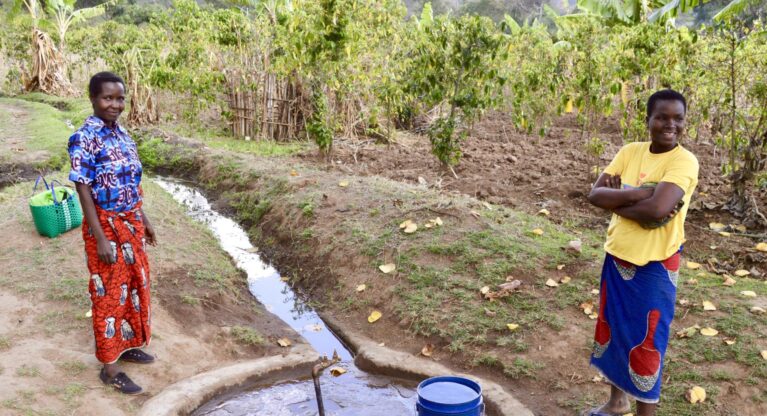A community takes care of its own water supply Thumbnail